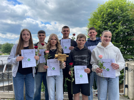 Herzlichen Glückwunsch zum 1. Platz - Alexander Bondarenko, Jos Donners, Elias Kattner, Elias Krecks, Josephine Bizilja, Lilly Hagen und Elisabeth Baumann